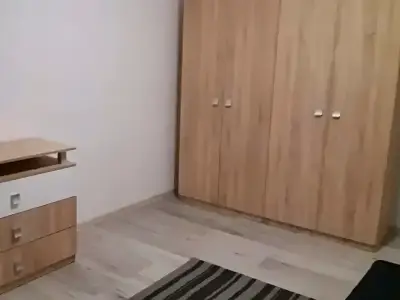 Garsoniera de vanzare Roșu Ilfov cu pat si dressing