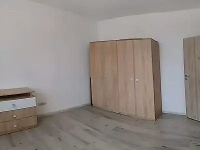 Dormitor garsoniera de vanzare Roșu Ilfov nemobilat