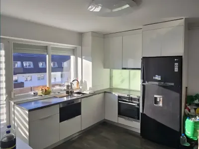 bucatarie utilata alba apartament vanzare cumparare Sânpetru Brașov
