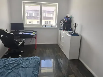 dormitor cu birou apartament vanzare cumparare Sânpetru Brașov