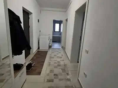 Apartament vanzare Sânpetru Brașov hol cu masina spalat
