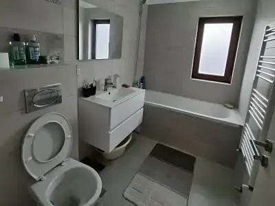 Baie apartament vanzare Sânpetru Brașov cu cada mare