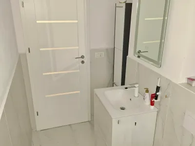baie eleganta cu dus vanzare cumparare apartament Sibiu Sibiu