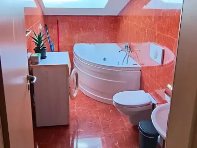baie eleganta cu cada mare inchiriere apartament Sibiu Sibiu