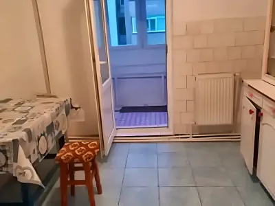 Balcon cu masa si scaune apartament de inchiriere Tulcea Tulcea