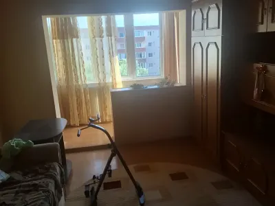 dormitor primitor cu lumina naturala apartament Turda Cluj