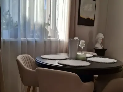 zona de dining masa rotunda casa vanzare cumparare Bacău Bacău