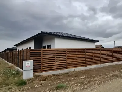 Vanzare cumparare casa cu gard lemn Balotesti Ilfov