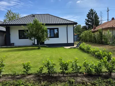 Casa de inchiriere Balotești Ilfov curte cu peluza verde