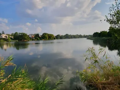 Casa de inchiriere Balotești Ilfov peisaj lac si vegetatie
