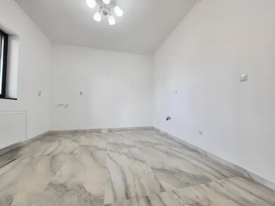 Casa de inchiriere Balotești Ilfov camera mare cu fereastra