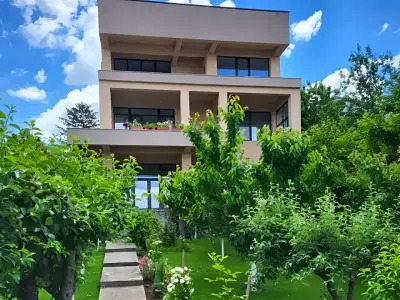 Vanzare casa cu doua etaje si gradina in Balotesti Ilfov