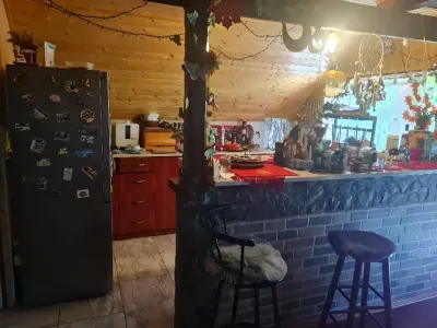bucatarie moderna cu bar si scaune casa vanzare Brad Hunedoara