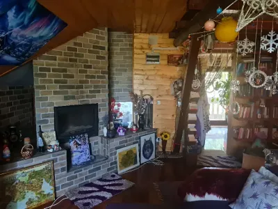 camera mansarda mobilata cu semineu casa vanzare Brad Hunedoara