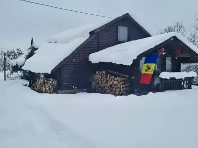 casa rustica de vanzare in peisaj de iarna Brad Hunedoara