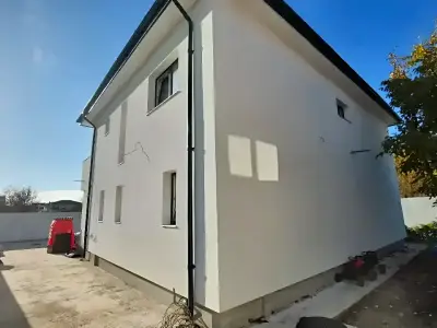 Casa de vanzare in Bragadiru Ilfov cu ferestre si acoperis