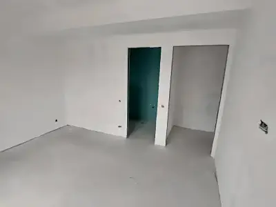 Camera goala casa de vanzare in Bragadiru Ilfov usa verde
