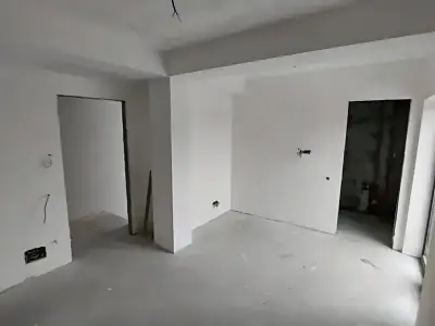 Camera luminoasa casa de vanzare in Bragadiru Ilfov renovata