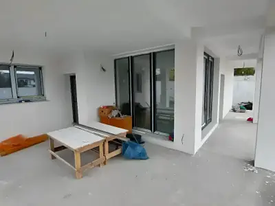 Balcon casa de vanzare in Bragadiru Ilfov cu masa si scaun