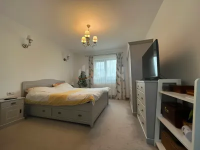 dormitor primitor mobilat cu pat casa vanzare Buftea Ilfov