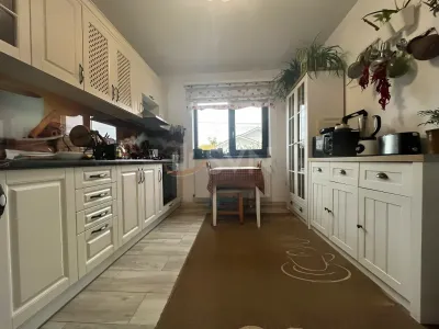 bucatarie moderna mobilata albe casa vanzare Buftea Ilfov