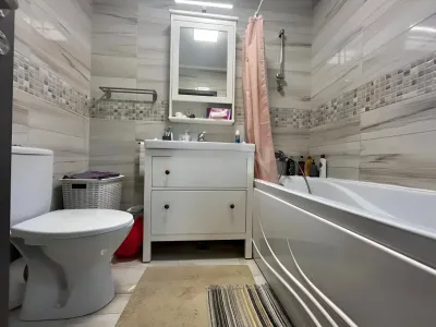 baie principala cu cada si chiuveta casa vanzare Buftea Ilfov