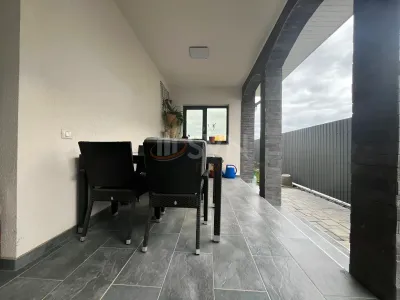 terasa amenajata cu masa scaune casa vanzare Buftea Ilfov