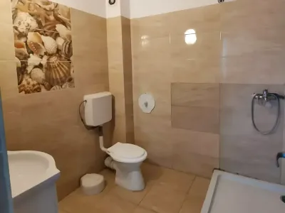 baie moderna cu dus casa vanzare cumparare Chiajna Ilfov