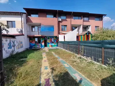 casa vanzare cumparare Chiajna Ilfov curte pictura murala