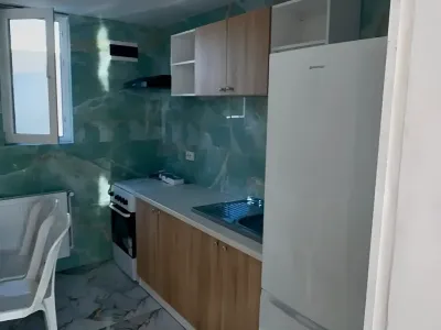 bucatarie utilata cu frigider casa de inchiriere Corbeanca Ilfov
