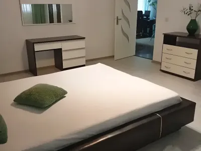 dormitor cu oglinda si pat casa de vanzare cumparare Craiova Dolj