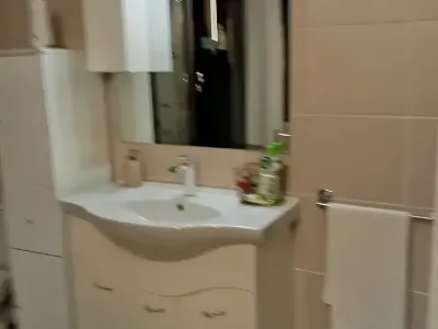 baie utilata cu oglinda si dulap casa vanzare cumparare Craiova Dolj