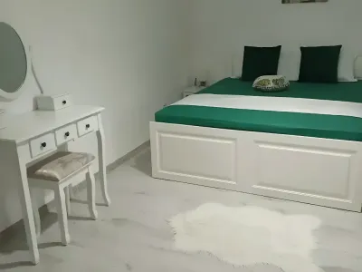 dormitor cu pat si birou casa de vanzare cumparare Craiova Dolj