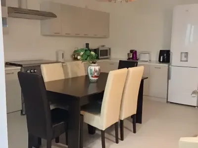 zona de dining cu masa si scaune casa vanzare cumparare Craiova Dolj
