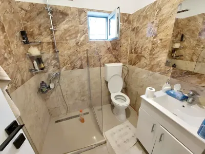Vanzare casa Crevedia Dambovita baie moderna