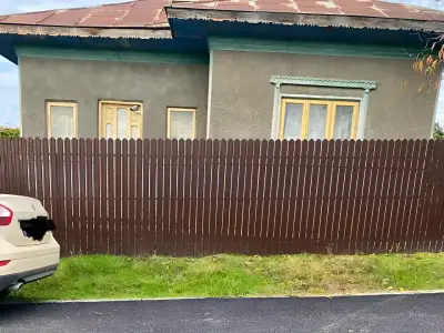 Casa de vanzare cu gard stradal si parcare in Faurei Calarasi