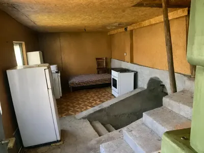 Camera cu pat anexa casa vanzare cumparare Gutinaș Bacău