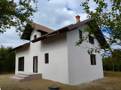 casa alba acoperis maro de vanzare cumparare Hârșa Prahova