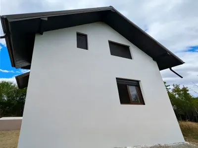 exterior casa alba acoperis negru vanzare Hârșa Prahova