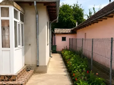 curte cu flori si gard casa vanzare cumparare Hârșova Constanța