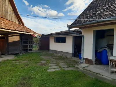 garaj si anexe in curte casa vanzare cumparare Homorod Brasov