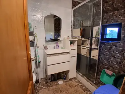 Vanzare casa Iași Iași baie moderna cu dus si sanitare