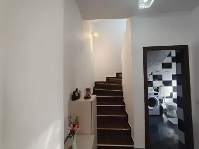 hol elegant cu scari alb negru vanzare casa Jilava Ilfov