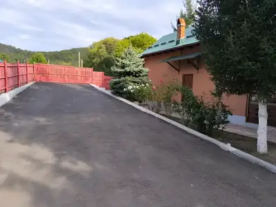 Poarta acces casa de vanzare in Musatesti Arges cu gard