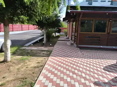 Casa de vanzare in Musatesti Arges cu parcare pe alee