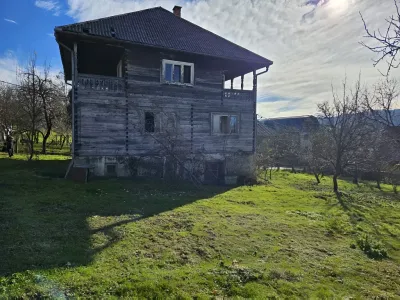 casa veche din lemn vanzare cumparare Nănești Maramureș