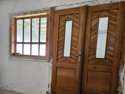 camera rustica usi lemn casa vanzare cumparare Nănești Maramureș