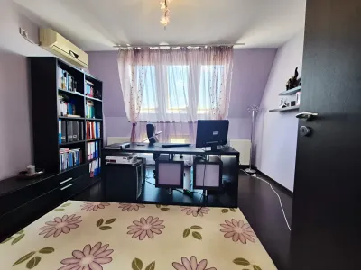 birou amenajat cu laptop casa vanzare cumparare Otopeni Ilfov