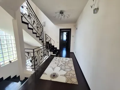 hol elegant cu candelabru casa vanzare cumparare Otopeni Ilfov