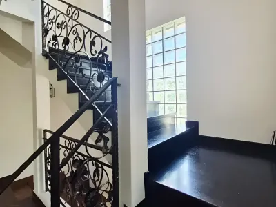 scară interioară fier forjat casa vanzare cumparare Otopeni Ilfov
